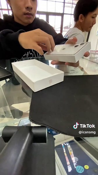 Unboxing iPhone 13 Starlight: Kejutan Menarik!