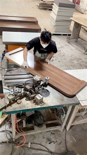 Special-shaped edge banding machine, a small machine needed by every furniture factory #Woodworkingmachinery #edgebandingmachine #edgebanding #edgebander #Edge #edgebandingmachinefactory | Cindy Xiao