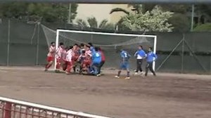 Calcio giovanile, rissa in campo e sugli spalti i genitori si insultano