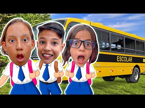 MC Divertida e Histórias sobre Escola com seus amigos | Funny Stories for kids with Maria Clara