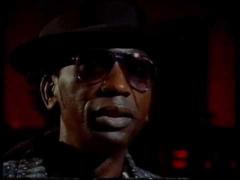 Thomas Mapfumo: Chigwindri live + interview 1991
