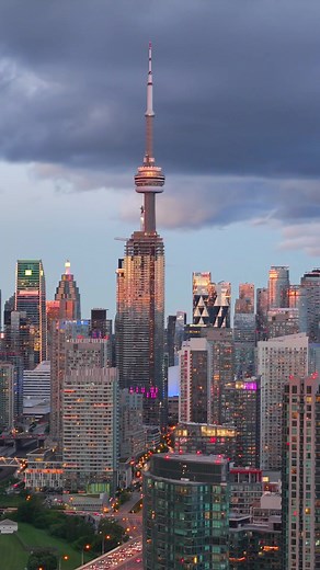 Toronto Skyscrapers: Exploring the City's Stunning Skyline