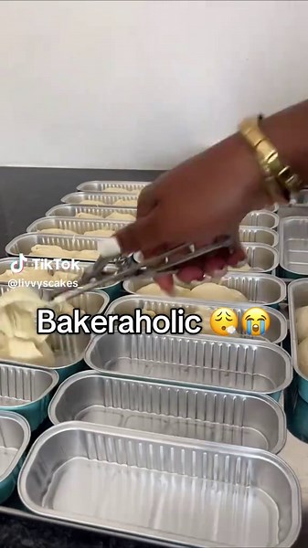 Deffo obsessed 🤣🤭 #relatable #fyppp #cakedecorating #bakersoftiktok