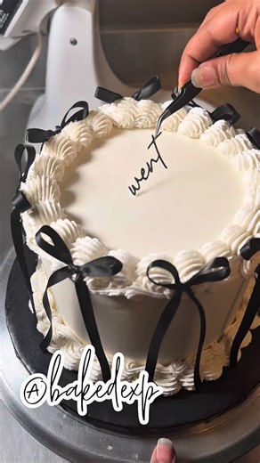 I haven’t posted a cake topper video in awhile… don’t worry, I still can’t write on cakes 🫣 This is a cake topper made out of frosting sheets and cut on a Cameo 4. I used edible black glitter to color my toppers after I cut them 😎 #bakedexp #cakedecorating #frostingsheets #21 #caketrends | Baked Expectations