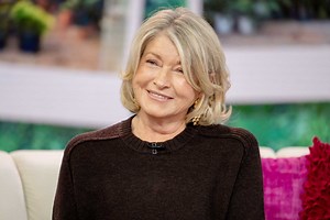 Martha Stewart's Hot Take on What Time You Should Serve Thanksgiving Dinner