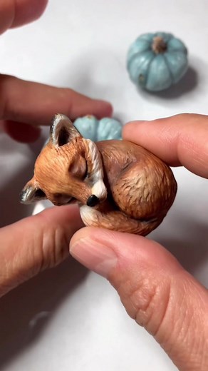 How to sculpt a sleeping fox #fox #polymerclay #sculptingtutorial #sculpting #cuteanimals #miniature #polymerclaytutorial