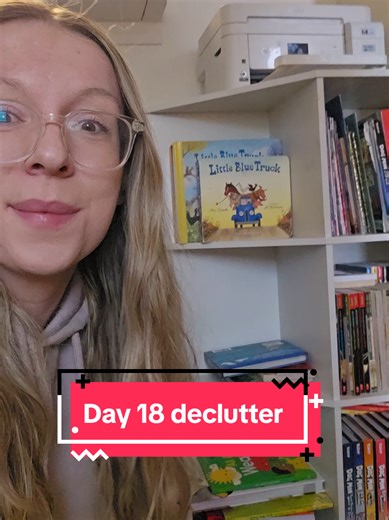 Organize my kid's bookshelf and day 18 declutter challenge 14 items 🥰