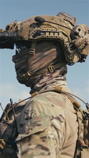 MARSOF-operators trainden tijdens oefening AUTUMN WAVES met het AirTEP-extractiesysteem. Met AirTEP kunnen helikopterbemanningen operators snel en veilig inzetten én weer oppikken, zelfs wanneer ze in het water liggen. #QPO | Korps Mariniers