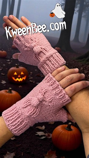 #halloweenknits #knittersgonnaknit #knittersgonnaknit #knittingpattern #fingerlessgloves #freepattern #knitting #knittinginspiration | Janis Frank