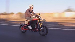 10K views · 205 reactions | What on earth is this? eROCKIT overtakes TESLA! Recently on the Autobahn in Berlin. The unique pedal-controlled electric motorcycle eROCKIT meets TESLA’s Model 3. #erockit #electricmotorcycle #tesla #model3 #berlin #autobahn #freeway #innovation #disruption #electricvehicle | eROCKITGermany | Facebook