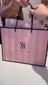 🛍️ Don’t miss the fantastic festive sales happening at Silverburn now! Join us today from 10am to 9pm. | Shop Silverburn