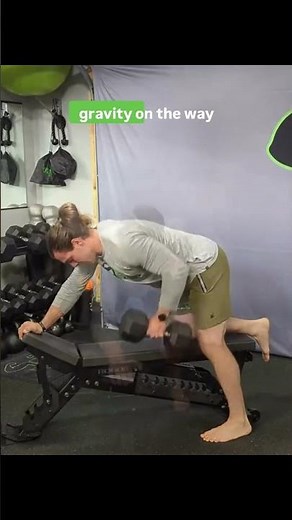 Proper form for single arm row exercise with dumbbells