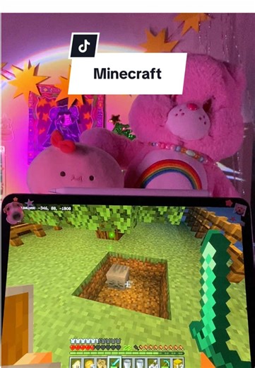 Наконец мы нашли то, что искали💕 🌟Анимации - actions and staff 1.9 🌟Шейдеры майнкрафта!! (яркие визуальные эффекты) 🌟Дополнение на животных - Питомцы-искорки (Упрощенная версия) 🌟Мод на мебель - Another Furniture 🌟Новые биомы - Biomes Lite (аддон) 💕Моя версия игры - 1.21.131 Бедрок #cozygames #cutegames #fyp #foryou #minecraft