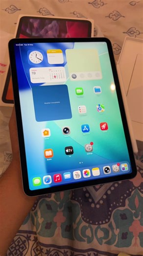 Only 115,000 PKR me iPad Pro 2020 2nd Generation 11 Inch 🔥 Complete beast device 💯 Smooth performance, premium feel, powerful battery backup ⚡ Deal itni crazy hai ke miss karna mushkil 😍 Limited stock available, jo bhai pehle confirm karega usko deal milegi 📦✨ #iPadPro #AppleDeals #iPadPakistan #iGadgetStore #ViralVideo