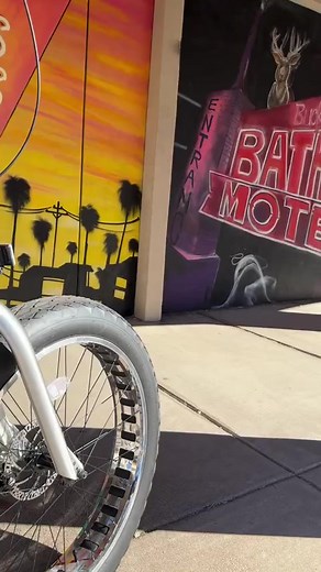 The Ultimate Fat Tire CruiserSikk UFO SS Aluminum Frame Premium Fat Tire Cruiser 7 Speed NEW COLOR! Polished Aluminum Frame, Chrome WheelsFor those who want the Best! This bike is the same geometry as our Original UFO but featuring our newly designed alloy frame, Cromoly Oval tube Forks and premium parts.XL FRAME - MORE COMFORTABLE FOR REGULAR, BIG AND TALL RIDERS UP TO 6'7