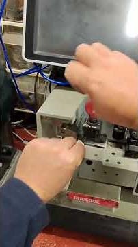 LOCK HACK EXPOSED – How Keys Can Made Just by Looking