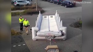 Worker runs away after inflating plane evacuation slide