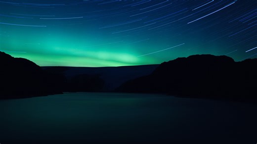 [ZephyrGNOMEのLinux动画]Fedora 44 & Ubuntu 26.04 LTS vs Ghodows 7 (Windows 7.exe)