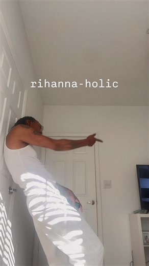 メートル法 on Instagram: "💿got every album ⚓️ #rihanna"