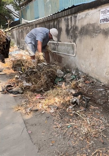 Effective Methods to Remove Plastic from Sidewalks
