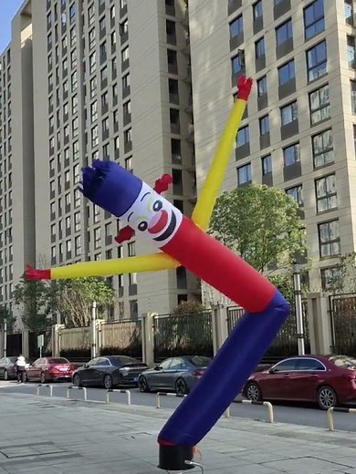 dancing inflatable in the show! ✨