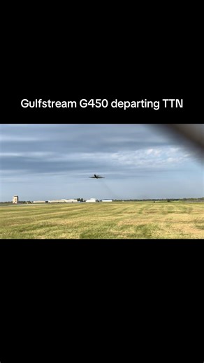 Gulfstream G450 Departure at TTN