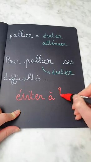 Madame l'orthophoniste ! on Instagram: "❌ « Pallier à » est une faute (même si vous la voyez partout) Vous hésitez souvent sur certaines règles ? Cette confusion est l’une des plus courantes. Certaines erreurs peuvent discréditer vos écrits, surtout dans un cadre pro ou formel. 👉 Aujourd’hui, je vous explique qu’on ne dit pas pallier à, mais simplement pallier quelque chose et je vous donne une astuce, dans la vidéo, pour mieux comprendre et retenir. 💡Comprendre ce genre de piège vous permettr