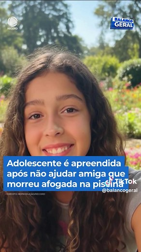 Reviravolta no caso da menina que morreu depois de ter o cabelo sugado dentro da piscina. A adolescente que viu a amiga se afogar foi apreendida. A Polícia Civil entendeu que a garota, de 15 anos, cometeu um ato infracional por omissão de socorro. O acidente foi todo gravado por uma câmera instalada na piscina da casa dos avós dela, em Campinas, no interior de São Paulo. Anna Clara Soares de Brito, de 11 anos, mergulhava a cabeça na piscina quando os cabelos foram sugados pela bomba de sucção. E