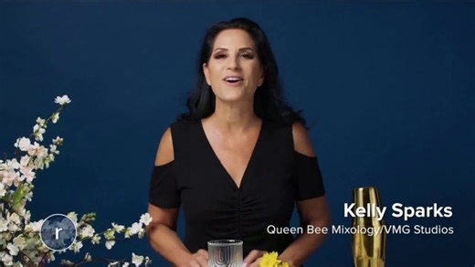 Queen Bee Mixology TV Spot, 'Flower Garden Gin and Tonic'
