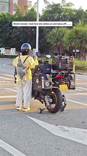 How Does This Little Bean Have So Many Tricks Every Day #vogeds625x #girlrider #motorcycle #bikelife