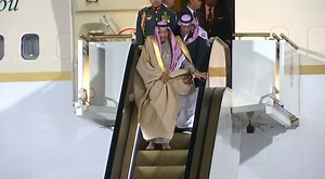Watch: Saudi King's Gold Escalator malfunctions!