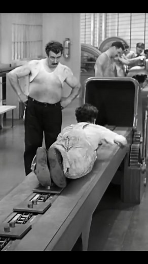 MODERN TIMES, Charlie Chaplin’s last outing as the Little Tramp, puts the iconic character to work as a giddily inept factory employee who becomes smitten with a gorgeous gamine (Paulette Goddard)- screening at The Frida as part of our Charlie Chaplin Weekend on Nov 30th ⚙️ As an added bonus, @daveybgravey's Tiny Cinema will be set up from 4PM-8PM! Davey B. Gravey's Tiny Cinema is a tiny, mobile cinema hidden inside a cargo trailer that screens short silent super 8 films with live musical accomp
