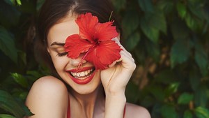 Stop hair loss and get rid of dandruff with these DIY hibiscus hair masks