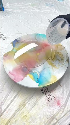 Clear coating an Alcohol Inks artwork using Resin 😍#resin #epoxy #epoxyresin #resinpour #epoxypour