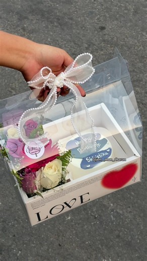 Perfect present 🎁 for your love ones ❤️ Store location:-Dharan 10,VRC opposite WhatsApp:-9804300580 Insta:-jen__mon_dharan #fypp #jenmondharan #dharanmuser #flowerbox #cake