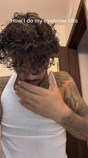 Step-by-Step Eyebrow Slit Tutorial with Razor and Trimmer