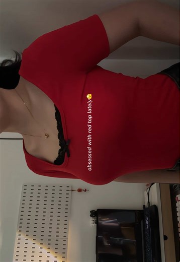 Stylish Red Tops for Christmas Outfits