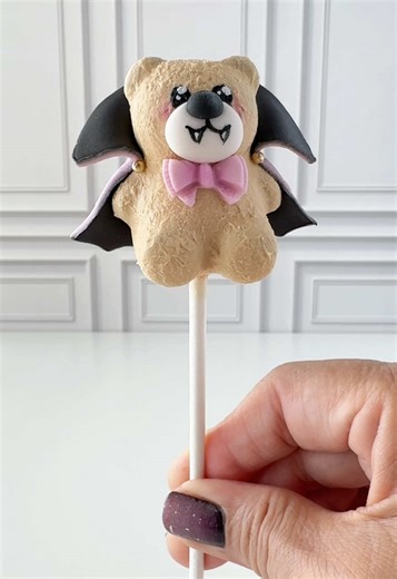 Halloween Cake Pops with Adorable Bear Theme