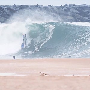 Newport Wedge turns on for the @breakingeven.tv crew!! An excerpt from thier latest Newps drop "Opening Swell 2025" | We Bodyboard