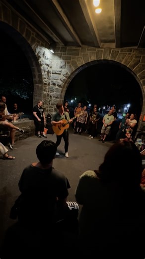 🎶 Hey Waterbury Center Singer-Songwriter Fans! 🎶 Get ready for an unforgettable night at Zenbarn with Drew Angus on Sunday Oct 12th at 8PM! 🎸✨ Known for his soulful performances on American Idol and SNL (remember when Jennifer Lopez called him “a real talent”?), Drew brings his acoustic show full of storytelling and raw emotion right here to Waterbury Center! Don’t miss this chance to see him live in this intimate setting. 🎤 Drew’s shared the stage with icons like Mumford & Sons, The Luminee