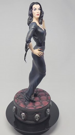 Vampira Collectible Statue.https://quarantinestudio.com/product/vampira-collectible-statue/ #Vampira #quarantinestudio #QS #GothicQueen #QueenoftgeMisfits | Quarantine Studio