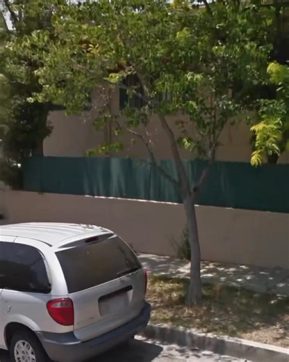 "I took a closer look at Billie Eilish’s sprawling mansion. She doesn't just have 1 wall… SHE HAS 3!!! So tall that you can’t even see over them 👀 Heavily fortified and surrounded by security. Meanwhile, she expects you to let criminals into your community, you bigots!" @MattWallace888 | Linda Traitz