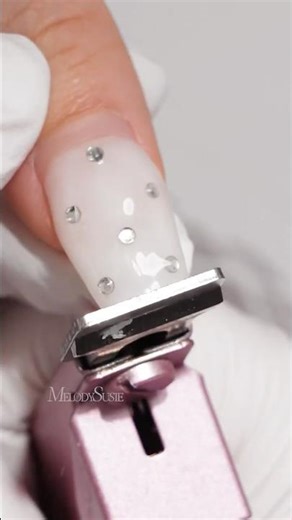 How to quickly remove gels on your nail tip?