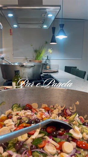 🍽️ Par & Panela on Instagram: "A Par & Panela atende eventos pequenos, íntimos, cheios de significado, porque não é o tamanho do evento, é a EXPERIÊNCIA que fica. Quer levar essa vibe pro seu momento especial? 📲 Solicite seu orçamento e vamos cozinhar memórias juntos. #ParEPanela #EventosPequenos #CozinhaComAmor #GastronomiaAfetiva #SeuEventoNossoCuidado"