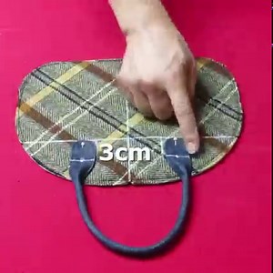 405K views · 10K reactions | A skirt not worn by DIY is reincarnated as a luxury bag with old skirtcute mini boston bagcross body bag | Sewing Tips | Facebook