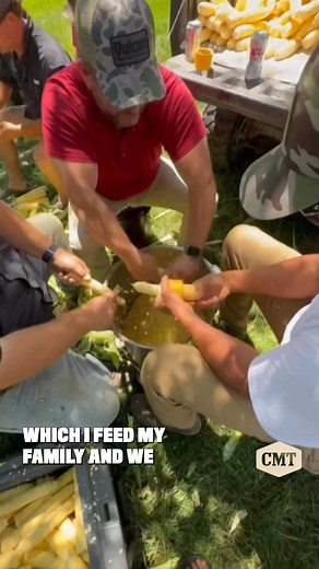 Luke Bryan has some thoughts on Blake Shelton’s corn 😂 🌽 #cmtHot20 | CMT