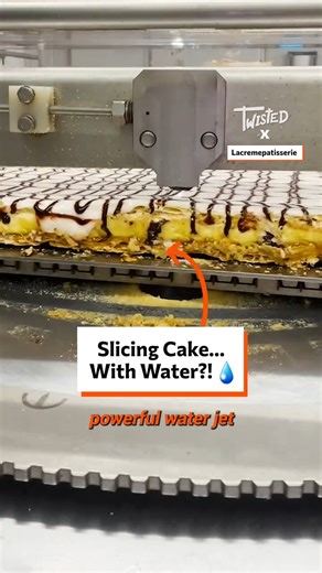 Slicing cake with water! 💦😨 | Twisted