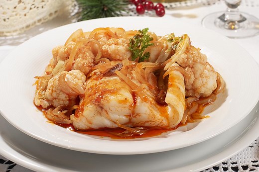Bacalao con coliflor al estilo gallego | Receta tradicional fácil y deliciosa - La Cocina de Frabisa
