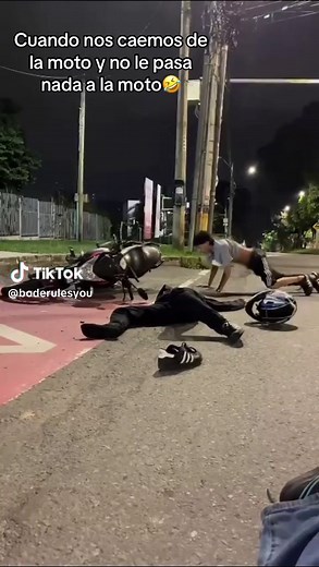 Caídas de moto: ¿Qué opinas de estas situaciones?