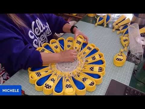 How to Make a DIY Spring Bumble Bee Wreath | Daisy Chain Petal